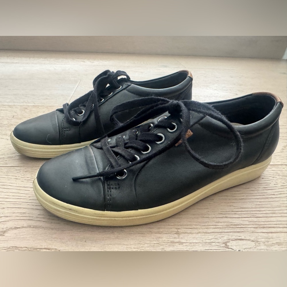 ECCO WOMEN’S SOFT SNEAKER BLACK LEATHER
Size 37
